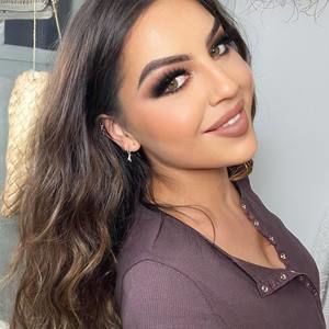 Meet your Posher, Charlotte